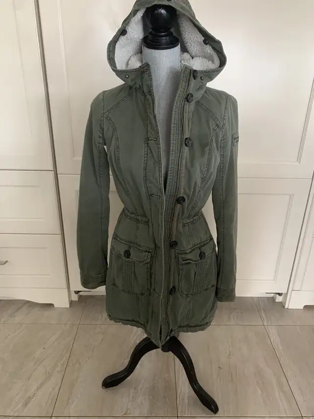 Abercrombie & Fitch New York Military Sherpa Coat in Women's - Tops & Outerwear in City of Montréal - Image 4