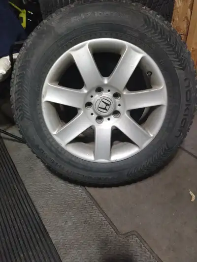 Roues étais sur honda odyssey 2014 5x120 pneus 235/65/17 ( 7/32 ) ( sans capteur tpms )