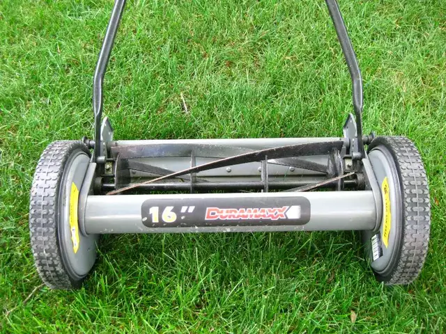 Duramax 16" Hand Push Lawn Mower Manual Push Reel Mower in Lawnmowers & Leaf Blowers in Kitchener / Waterloo - Image 4
