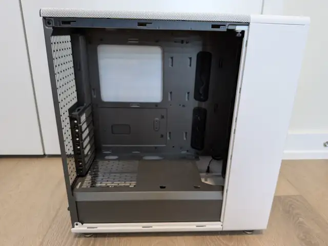 Fractal Design North ATX Mid Tower Case White in System Components in Markham / York Region - Image 3