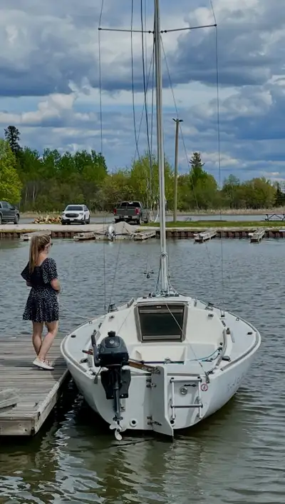 1989 J22 sailboat with full set of class rated sails. Boat comes with highway trailer to launch and...