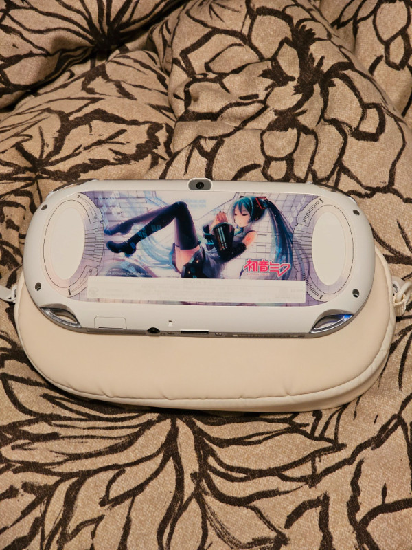 PS Vita - Hatsune Miku Limited Edition in Sony PSP & Vita in Burnaby/New Westminster - Image 2