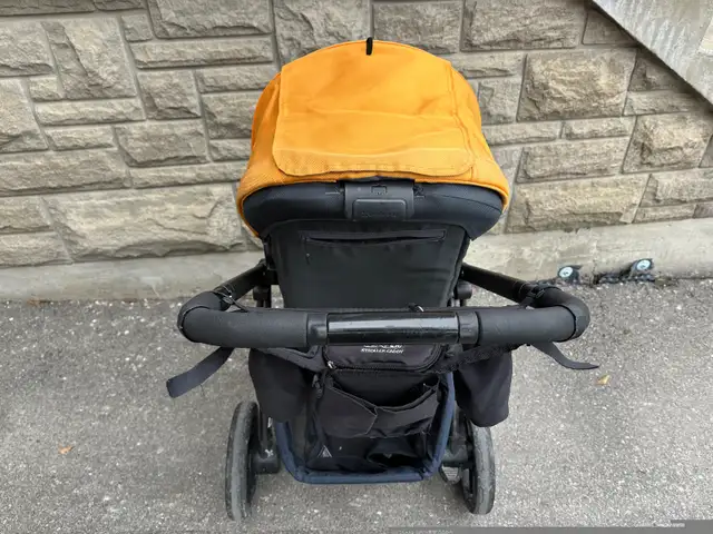 Uppababy Vista stroller and bassinet 2013 in Strollers, Carriers & Car Seats in Markham / York Region - Image 9
