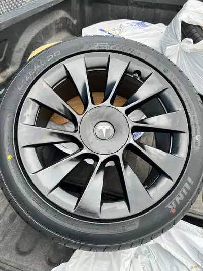 Selling a set of Tesla Model Y summer tires and rims, complete with Bluetooth sensors. These tires a...