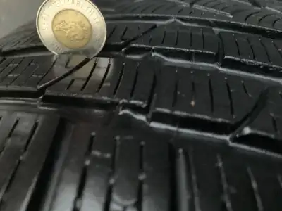 we have a pair of Pirelli Winter SOTTOZERO 210 Series II tire off rim. MOE Run Flat technology. Fair...