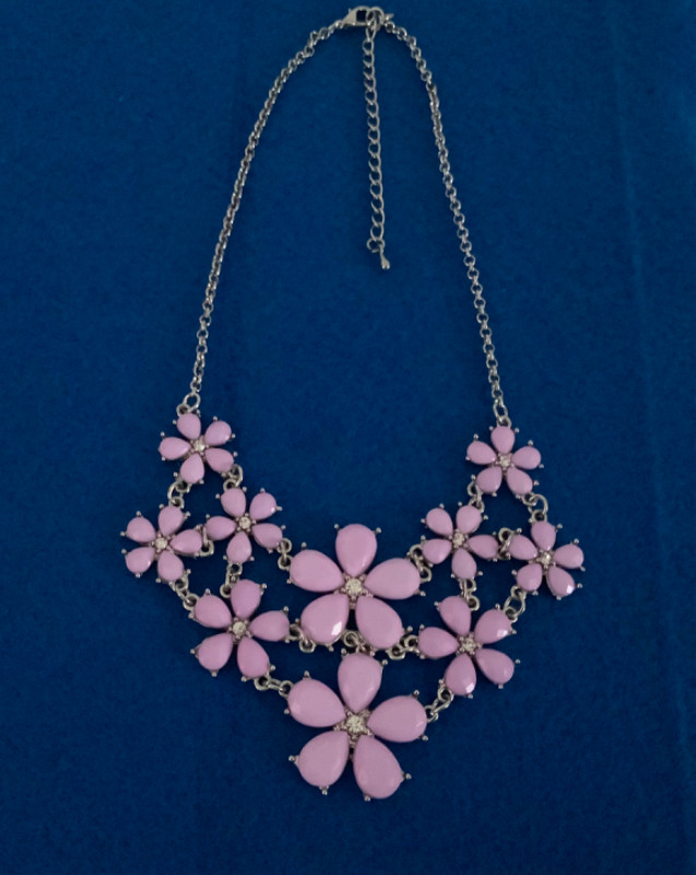 NECKLACE PURPLE DAISY - Silver Tone Chain - 16 inches in Jewellery & Watches in Belleville - Image 3