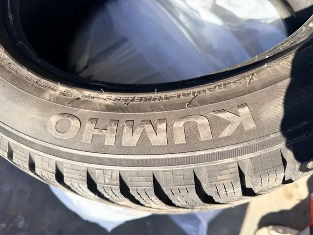 235 55 R19 Kumho WintercraftSUV WS31 Ice tires -  snow rated in Tires & Rims in Oshawa / Durham Region - Image 5