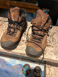 Mens Merrell Hiking / Winter Boot (size 11.5)