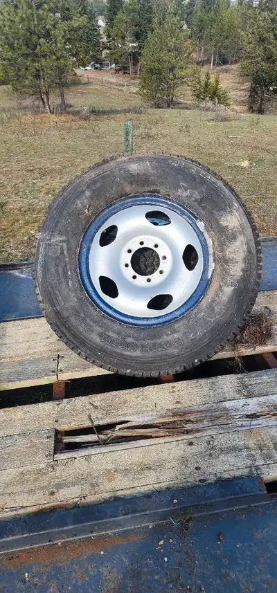5x- 8 bolt 1 ton 8×165 bolt pattern w/ new recaps ... 8.25 - r20 1x is a rough looking spare