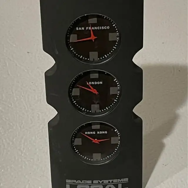 World Desk Clock in Home Décor & Accents in Ottawa - Image 2