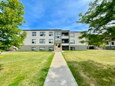 The Wingreen Court community is set on a quiet cul-de-sac in a great location. Just a three minute w...