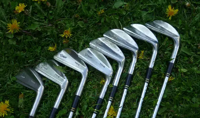 Mens Right Handed FULL 14 Golf Set Powerbilt Irons, Bear Hybrids in Golf in Sudbury - Image 5