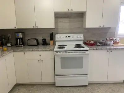 Private end unit. Newly renovated large eat in kitchen, dining rm, spacious living rm, large master...
