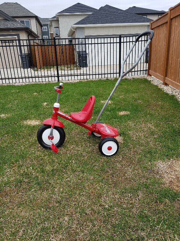 Radio Flyer, Deluxe Steer and Stroll Tricycle Kids Winnipeg Kijiji