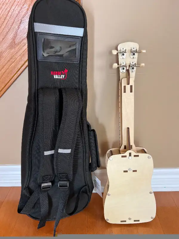 NEW Rouge Valley Concert Ukulele Case with Ukulele,Strings&Baton in Other in Markham / York Region - Image 3