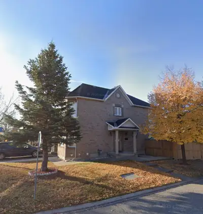 Master bedroom for rent in a Townhouse Utilities All Included ONLY FOR A FEMALE TENANT Grovemont Dri...