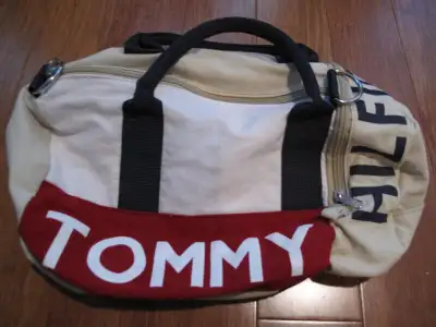 Sac Tommy Hilfiger., View more
