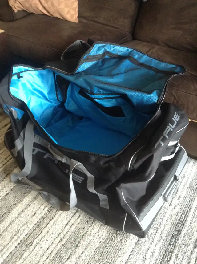 TRUE Large Goalie Hockey Bag with wheels -New (9.9/10) in Hockey in Barrie - Image 3