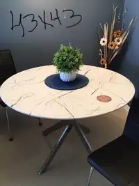 Table de cuisine et table de salon imitation de marbre