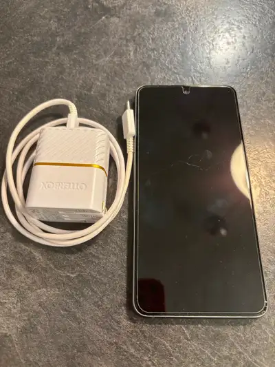 Unlocked Samsung Galaxy S21 FE 5G Used like new, glass screen protector has a hairline crack in it b...