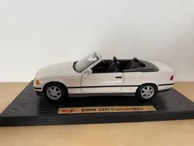 Maisto 1993 BMW 325i Convertible Special Edition White 1:18 Diecast Car E36 White, black interior Do...
