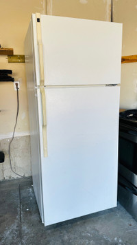 HotPoint Refrigerator 