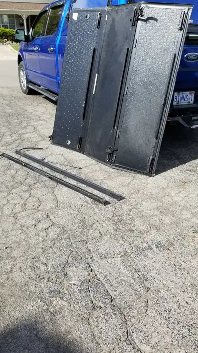Flex truck box cover. Designed for 2015-2023 Ford F-150 short box. 5.5 ft. $1200.00 new. Great used...