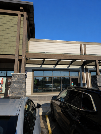 Excellent opportunity to acquire a fully equipped turnkey pizza and donair restaurant in a busy comm...