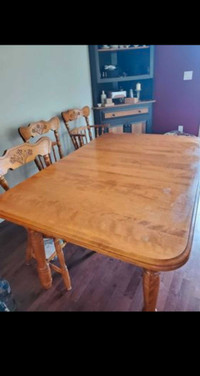 Beautiful pine table and chairs