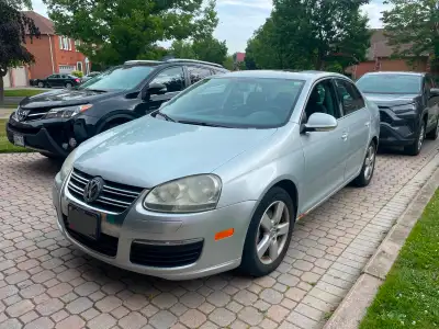 2.5L Highline, 2 keys, leather interior, heated seats, A/C works well. Drives well. Minor oil leak....