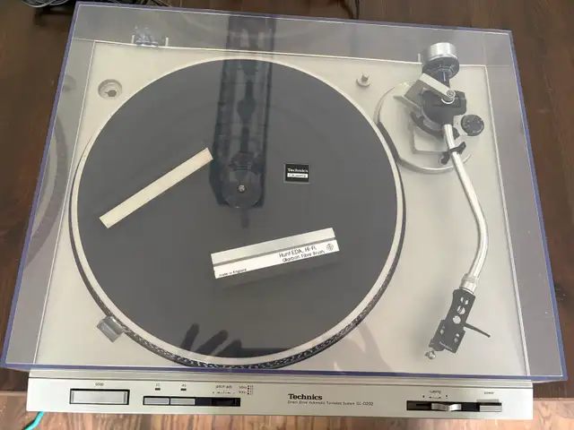 Technics SL-D202 Turntable in Stereo Systems & Home Theatre in Oakville / Halton Region - Image 4