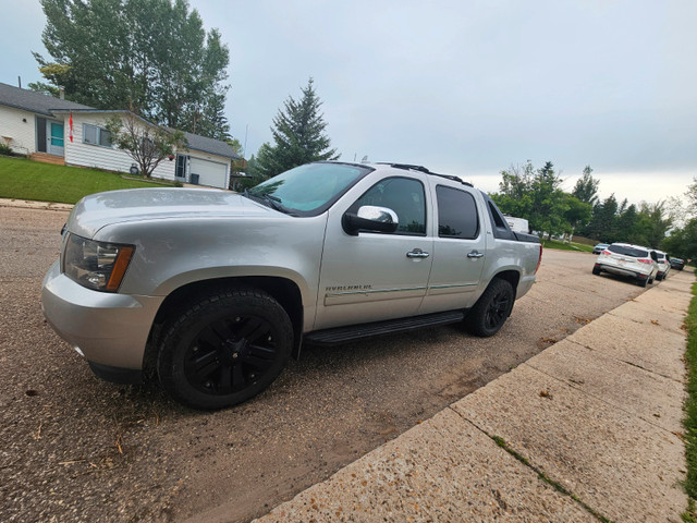 2011 Avalanche LTZ in Cars & Trucks in Calgary - Image 2