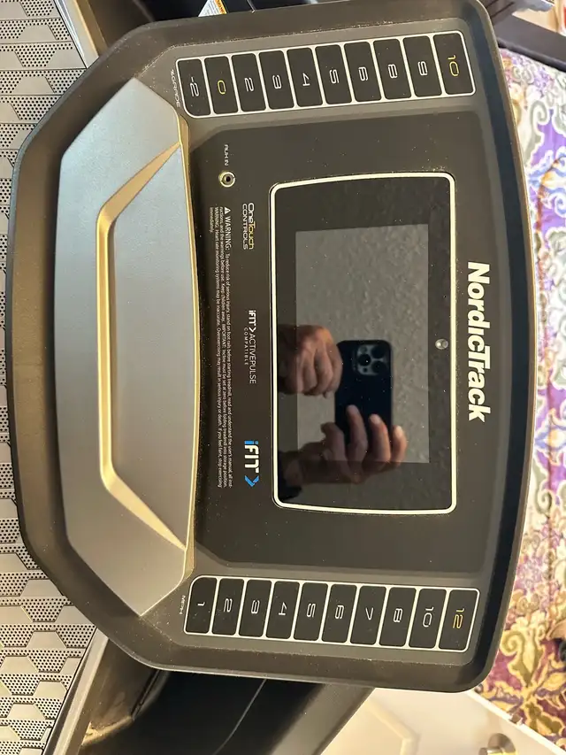 Treadmill NordicTrack C1000 in Exercise Equipment in Edmonton - Image 2