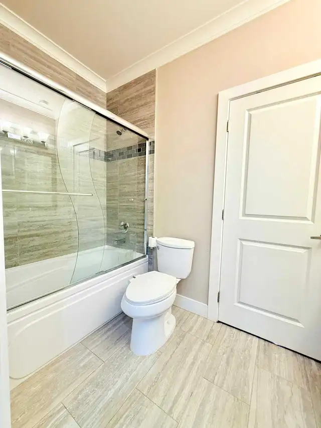 private spacious Fully furnished room with private washroom  in Room Rentals & Roommates in Delta/Surrey/Langley - Image 8