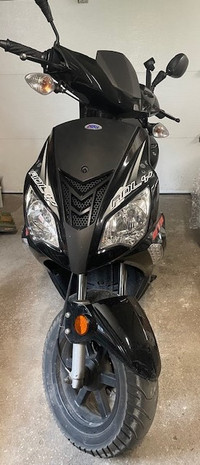 Scooter | Scooters, E Bikes & Mopeds For Sale in Canada | Kijiji  Classifieds - Page 2