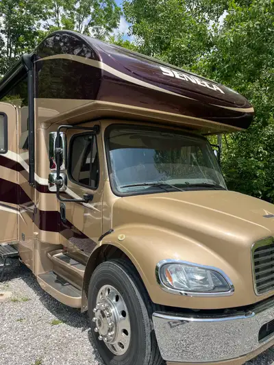 2014 Jayco Seneca 37RB super C. Excellent condition, rare 2 bathroom model, Cummins 6.7 330HP diesel...