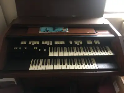 Hammond L100 Organ, View more
