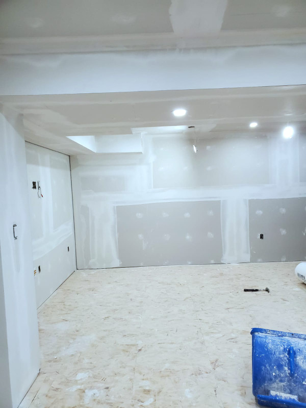 Stucco removal, Drywall, Mudding, Taping, and Painting services in Drywall & Stucco Removal in Mississauga / Peel Region - Image 4