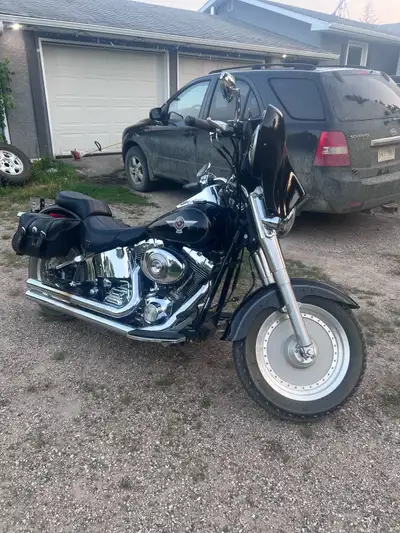 2006 fatboy fuel injected 88” 5 speed Stage 2 Tires have 2500 miles on them Bars, highway bar, bags...