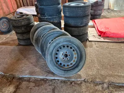 4 steel rims off of 2012 toyota camry Tires are included worn down to 4/32 inch Tire size 205/65R16