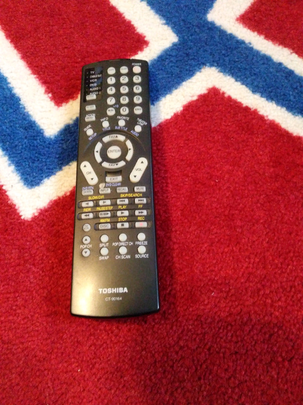 TOSHIBA CT-90164 TV DVD VCR REMOTE CONTROL dans Autre  à Ville de Montréal