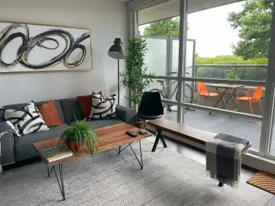 Beautiful 1 BR, 1 Bath Humber Bay Condo with 205 sqft terrace