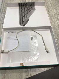 Logitech Ultrathin Keyboard Folio for I pad Air