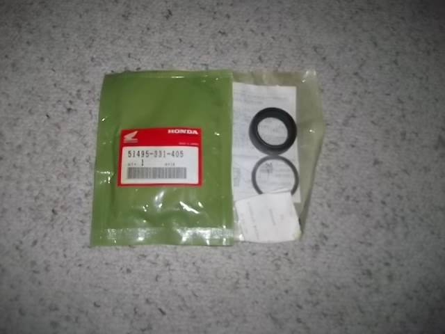 Honda Fr Fork Seal Kit 51495-331-405  Fits 70's 100, 125, 175, in Other in City of Toronto