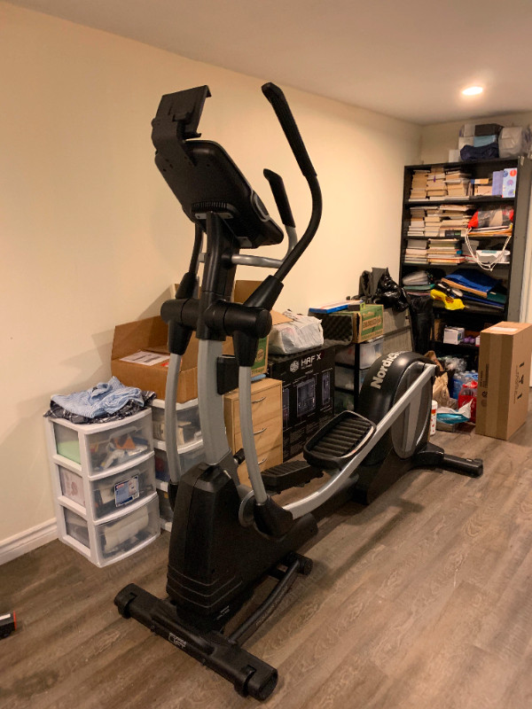 NordicTrack SE7i Elliptical Trainer in Exercise Equipment in Hamilton