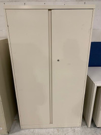 Steelcase of white metal wardrobes (6 avail)
