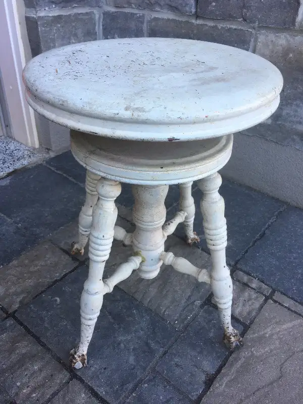 Antique Piano Stool (Circa 1945) in Other in Mississauga / Peel Region - Image 2