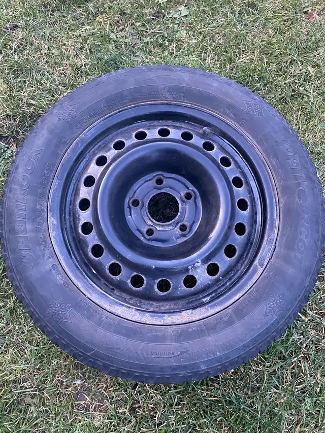 selling 2 Toyota Camry winter tires with rims in Tires & Rims in Oshawa / Durham Region - Image 3