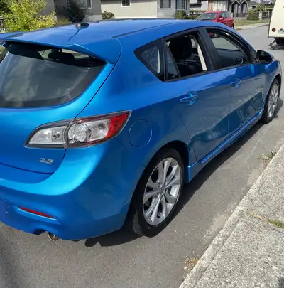 A blue beauty with every available option. Comes with snow tires on rims.