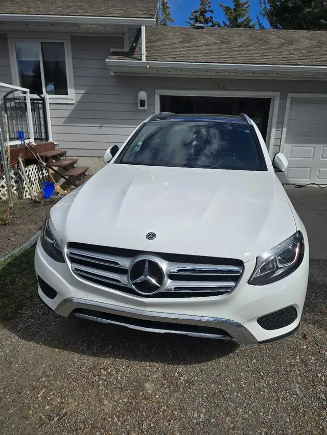 2019 Mercedes Benz GLC300  All Wheel Drive in Cars & Trucks in Calgary - Image 2